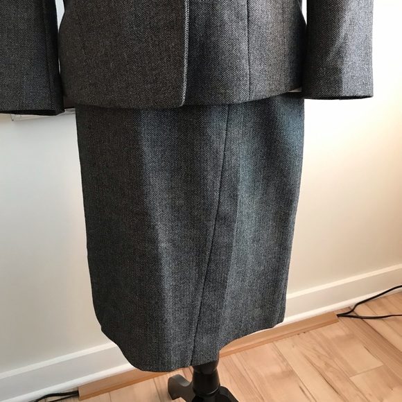 Grey Suits Two Piece / Like New - Picture 4 of 10